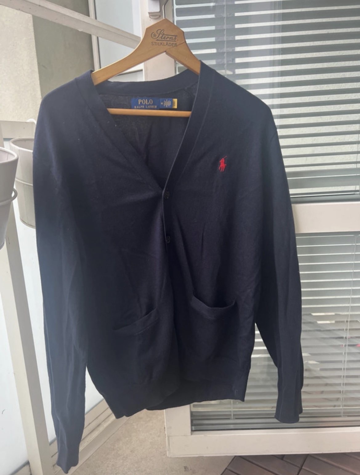 Polo Ralph Lauren Stickad Cardigan Marinblå plagget i verkligheten